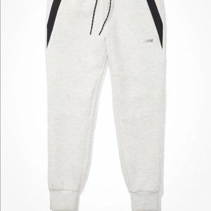 American Eagle 24/7 jogger. 2 side and 1 back zipper pocket. (XS)